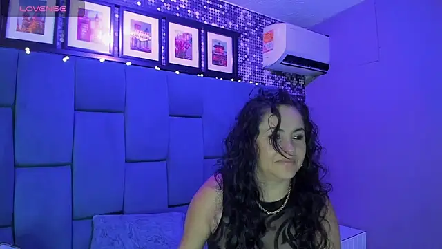 Snapshot of hanny_milf chatting on 11/15/25, 11:47 hanny milf online show from 11/15/25, 11:47