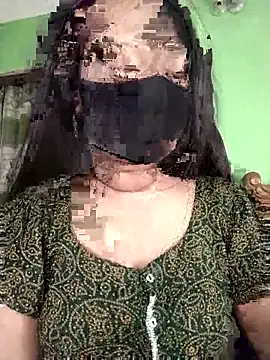 Idhika Paul online show from 04/05/26, 03:13