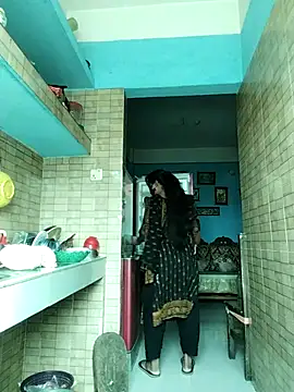 Idhika Paul online show from 02/15/26, 07:51