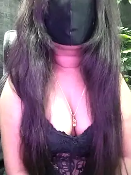 Idhika Paul online show from 11/24/25, 12:05