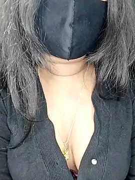 Idhika Paul online show from 11/25/25, 12:11