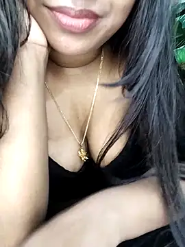 Idhika Paul online show from 12/21/25, 10:43