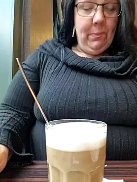 Snapshot of Black_Angel24 chatting on 02/05/25, 10:41 Black Angel24 online show from 02/05/25, 10:41