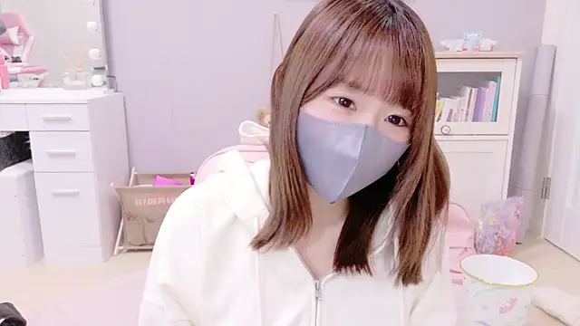 Yui-Ch online show from 03/05/25, 11:17