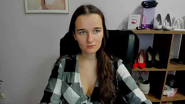 Snapshot of KateDelight chatting on 10/12/25, 01:56 KateDelight online show from 10/12/25, 01:56