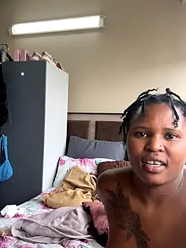 Snapshot of THEBUTTERNUT chatting on 10/29/25, 01:32 THEBUTTERNUT online show from 10/29/25, 01:32