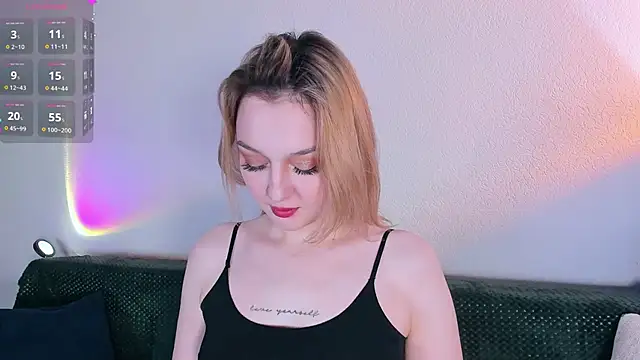 Snapshot of CrystalRey chatting on 02/08/26, 07:28 CrystalRey online show from 02/08/26, 07:28