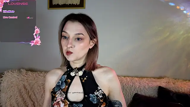 Snapshot of CrystalRey chatting on 10/06/25, 06:25 CrystalRey online show from 10/06/25, 06:25