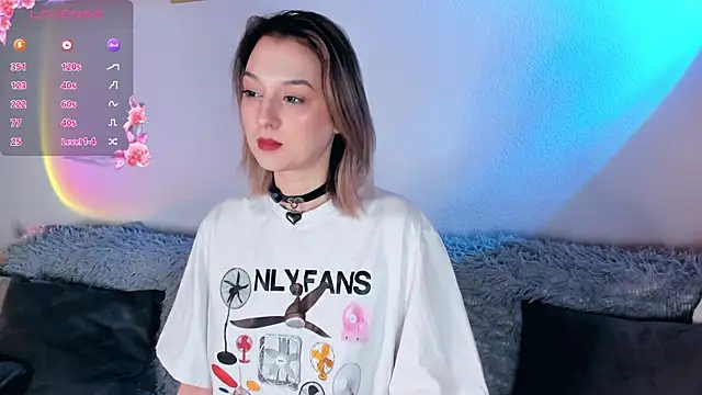 Snapshot of CrystalRey chatting on 10/09/25, 06:47 CrystalRey online show from 10/09/25, 06:47