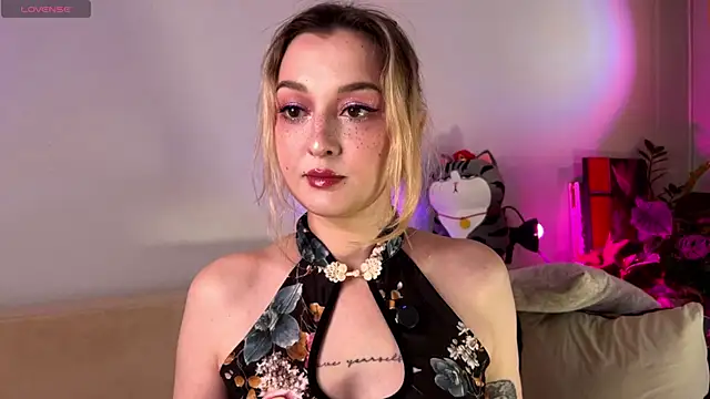 Snapshot of CrystalRey chatting on 07/12/26, 10:49 CrystalRey online show from 07/12/26, 10:49
