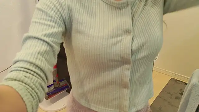 Snapshot of sayaka_xo chatting on 01/30/25, 04:45 sayaka xo online show from 01/30/25, 04:45