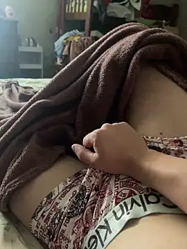 gatuno25 online show from 04/19/26, 01:34