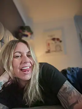 blondebitch2 online show from 03/03/25, 05:20