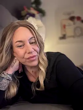 blondebitch2 online show from 11/10/25, 11:04