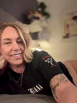 blondebitch2 online show from 11/15/25, 03:27