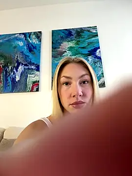 LuisaBecker online show from 11/15/25, 09:24