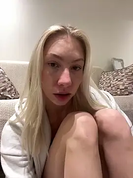 LuisaBecker online show from 01/02/25, 06:34