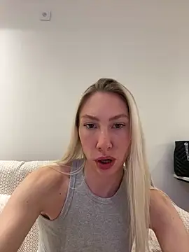 LuisaBecker online show from 02/27/25, 07:26