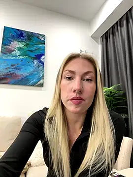 LuisaBecker online show from 12/21/25, 01:46