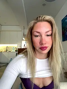 LuisaBecker online show from 01/18/26, 11:57