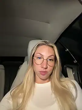LuisaBecker online show from 10/16/25, 05:32