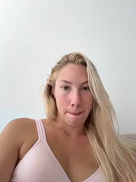 LuisaBecker online show from 09/21/25, 10:09