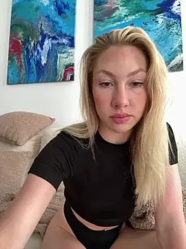 LuisaBecker online show from 05/12/26, 01:06