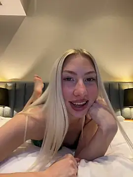 LuisaBecker online show from 12/24/24, 01:50