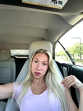 LuisaBecker online show from 10/15/25, 09:06