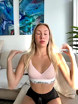 LuisaBecker online show from 10/22/25, 01:10