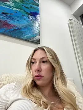 LuisaBecker online show from 12/15/25, 01:50