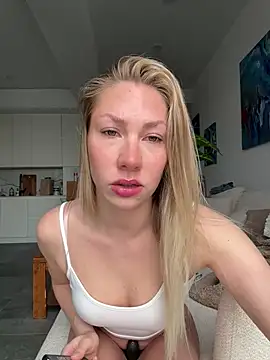 LuisaBecker online show from 02/13/26, 09:31