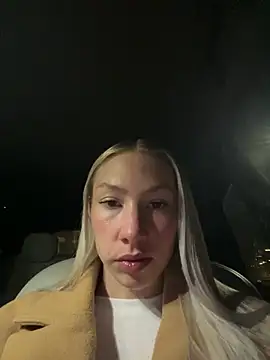 LuisaBecker online show from 02/13/25, 06:26