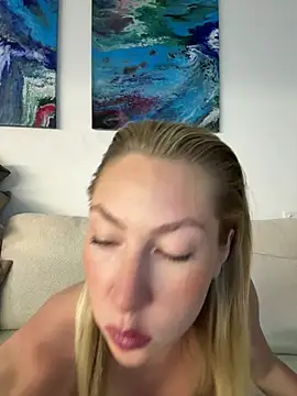 LuisaBecker online show from 05/13/26, 03:19