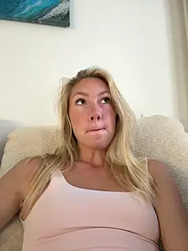 LuisaBecker online show from 05/23/26, 12:37