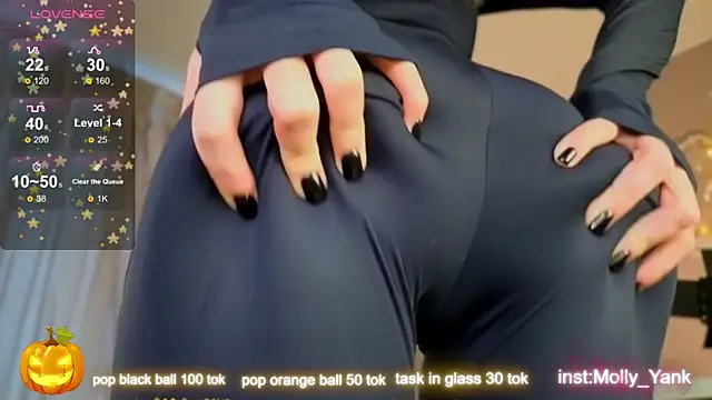 mollyyank online show from 10/31/25, 10:45