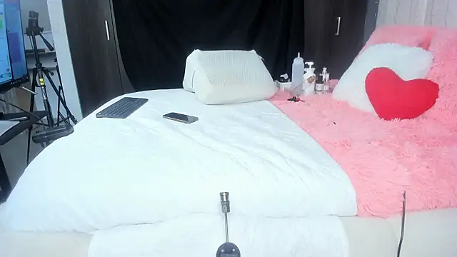 Snapshot of merida_blue_ chatting on 01/31/26, 07:12 merida blue online show from 01/31/26, 07:12