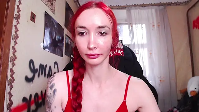 Snapshot of Roxy_Silver chatting on 04/26/26, 04:43 Roxy Silver online show from 04/26/26, 04:43