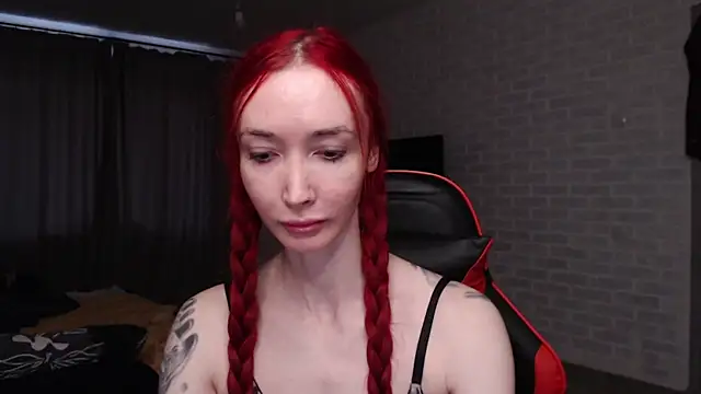 Snapshot of Roxy_Silver chatting on 04/28/26, 05:34 Roxy Silver online show from 04/28/26, 05:34