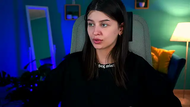 NicoleMun online show from 02/19/25, 06:32