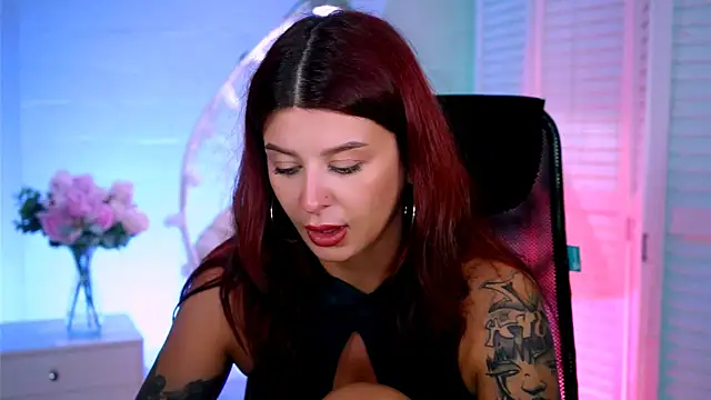 NicoleMun online show from 11/12/25, 12:31