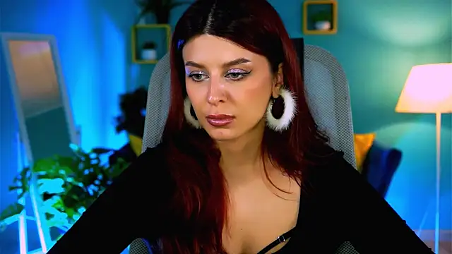 NicoleMun online show from 12/17/25, 05:18