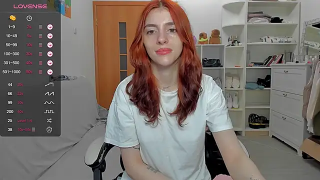 Snapshot of broosnica1 chatting on 06/11/26, 08:00 broosnica1 online show from 06/11/26, 08:00