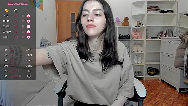 Snapshot of broosnica1 chatting on 04/23/26, 01:35 broosnica1 online show from 04/23/26, 01:35