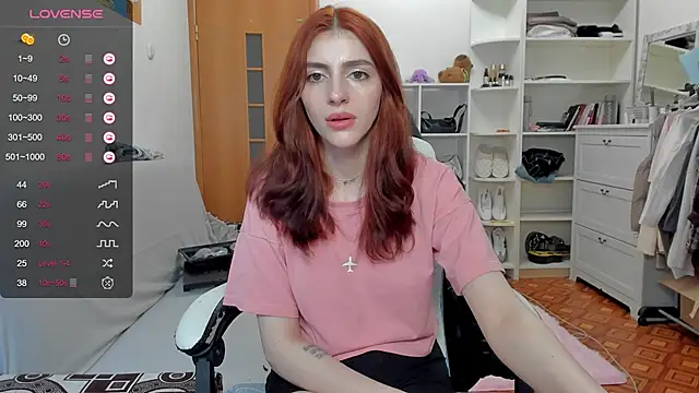 Snapshot of broosnica1 chatting on 05/15/26, 01:42 broosnica1 online show from 05/15/26, 01:42