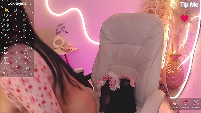 ViolettaHotLatin  online show from 03/24/26, 12:05