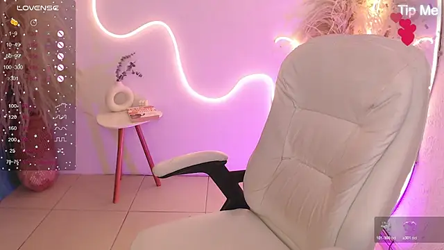 Snapshot of ViolettaHotLatin_ chatting on 02/26/26, 12:16 ViolettaHotLatin online show from 02/26/26, 12:16