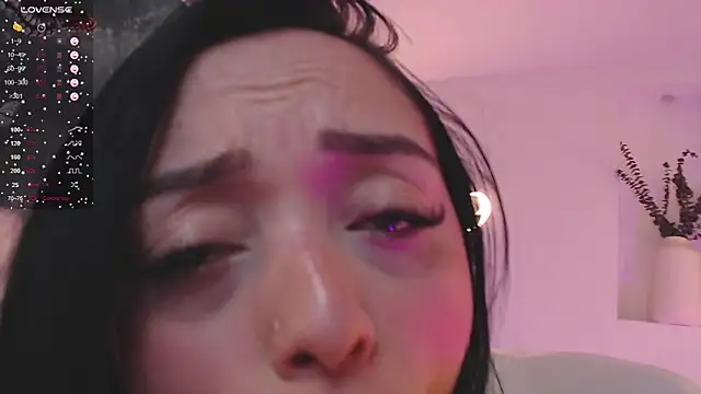 ViolettaHotLatin  online show from 12/15/25, 12:44