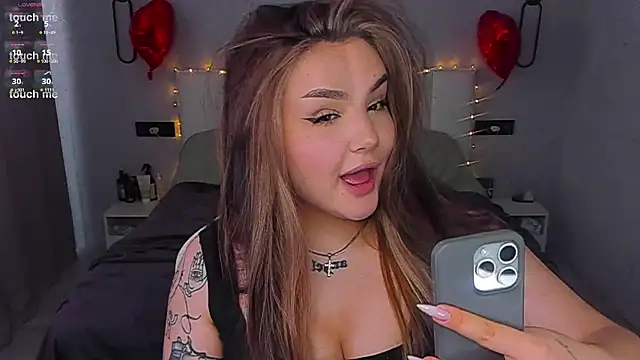 Snapshot of little_m0use chatting on 02/24/26, 10:27 little m0use online show from 02/24/26, 10:27