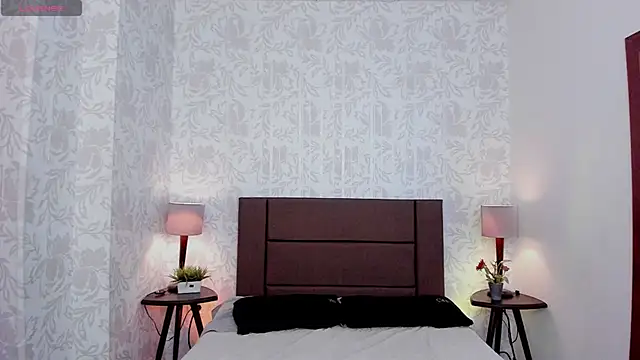 xenia golden online show from 11/08/25, 01:47